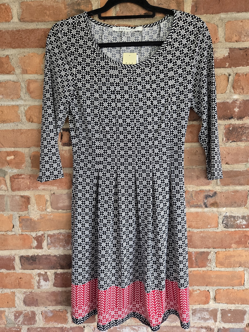 Max Studio Black and White Geometric Long Sleeve Dress with Pink Border